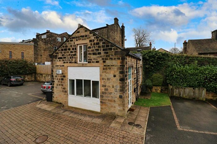 2 Bedroom Flat To Rent In Kelly Court, The Square, Horsforth, Leeds, LS18