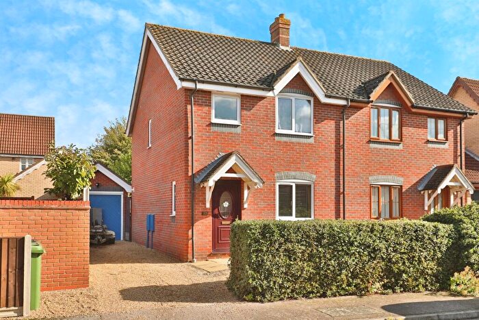 3 Bedroom Semi-Detached House For Sale In Bramble Way, Wymondham, NR18