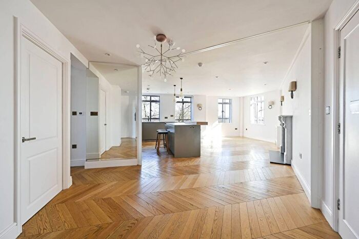 3 Bedroom Flat To Rent In Cheltenham Terrace, Chelsea, London, SW3