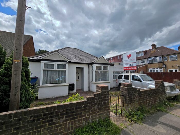 3 Bedroom Bungalow To Rent In Harte Road, Hounslow, TW3