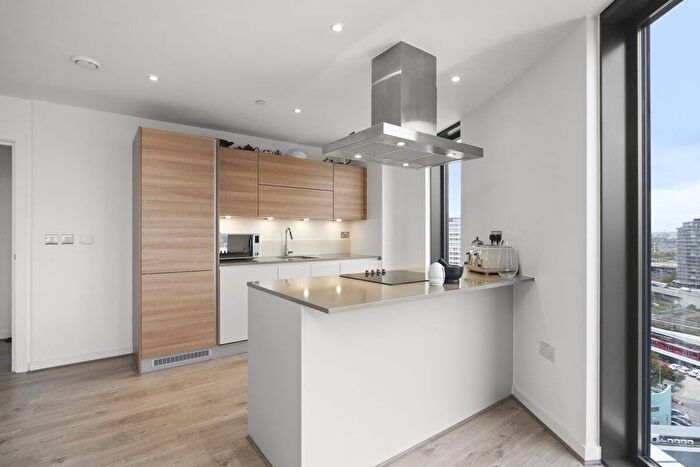3 Bedroom Flat To Rent In Unex Tower, London, E15