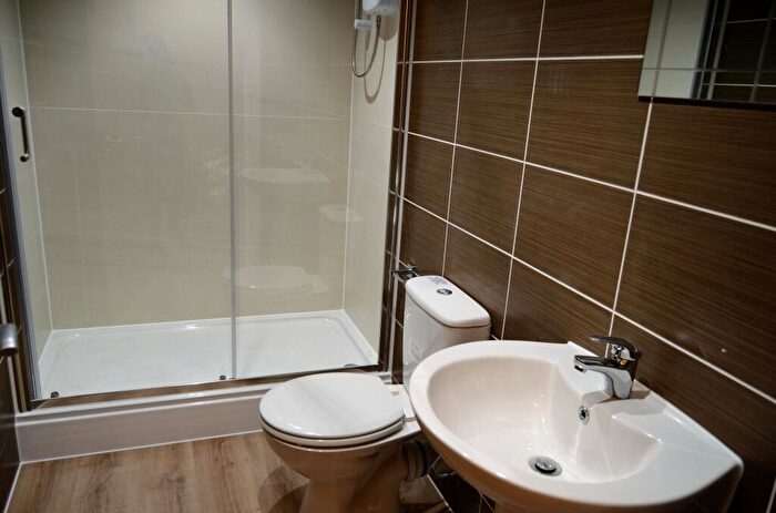 2 Bedroom Apartment To Rent In - Embankment Road, Flat A, PL4