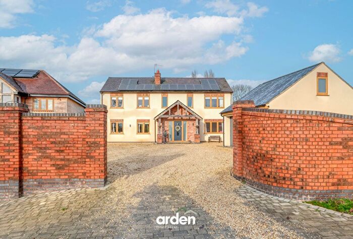 5 Bedroom Detached House For Sale In Crumpfields Lane, Redditch, B97