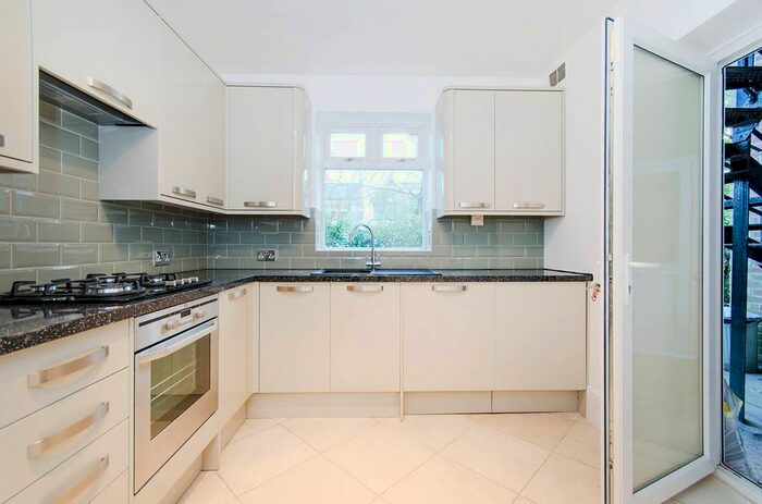 2 Bedroom Flat To Rent In Hamilton Road, Ealing Broadway, London, W5