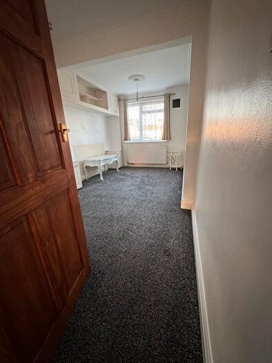 4 Bedroom Semi-Detached House To Rent In Diban Avenue, Hornchurch, RM12