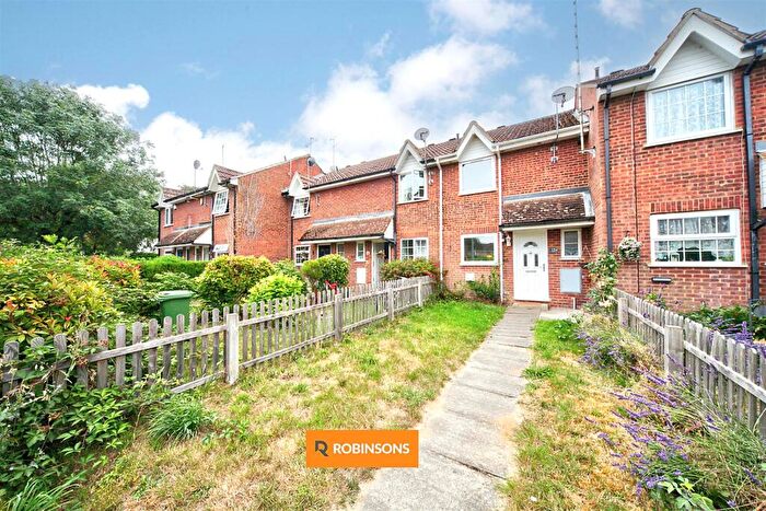 3 Bedroom Terraced House For Sale In Cemetery Road, Houghton Regis, LU5
