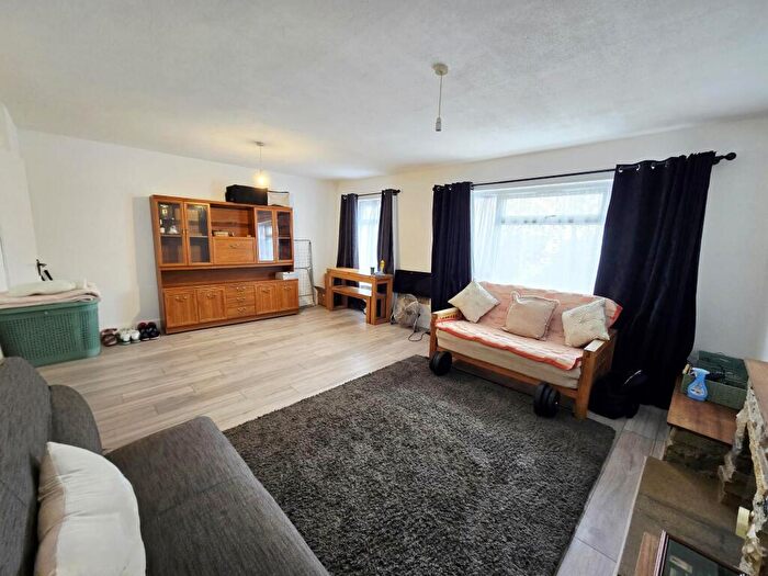 2 Bedroom Apartment To Rent In Newgatestreet Road, Goffs Oak, Waltham Cross, EN7