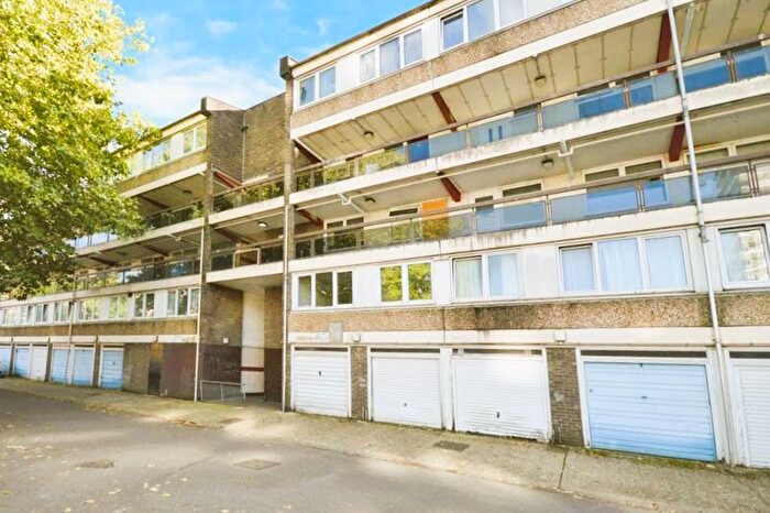 3 Bedroom Flat To Rent In Burritt Road, Kingston Upon Thames, KT1