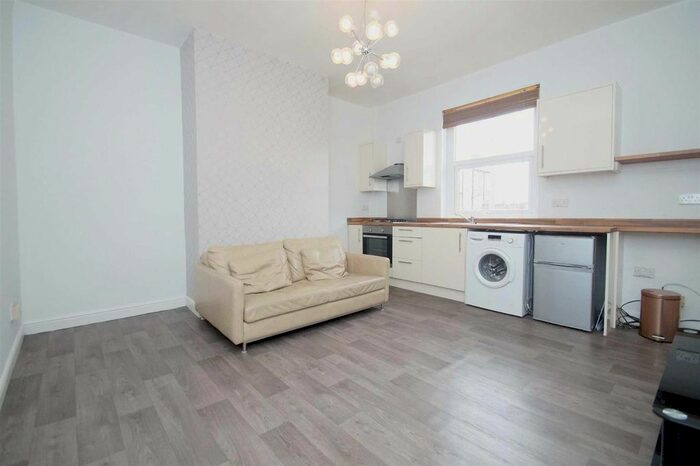 1 Bedroom Terraced House To Rent In South Parade, Morley, Leeds, LS27