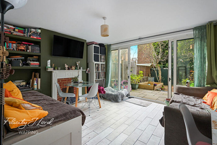 2 Bedroom Flat For Sale In Stepney Way, London, E1