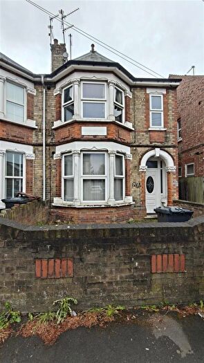 3 Bedroom Flat To Rent In Cobden Avenue, Peterborough, PE1
