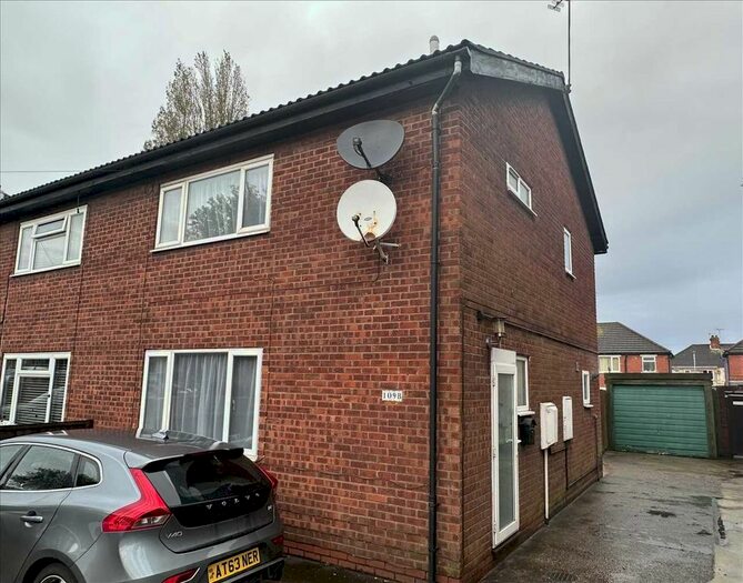 3 Bedroom Semi-Detached House To Rent In Cottage Beck Road, Scunthorpe, DN16