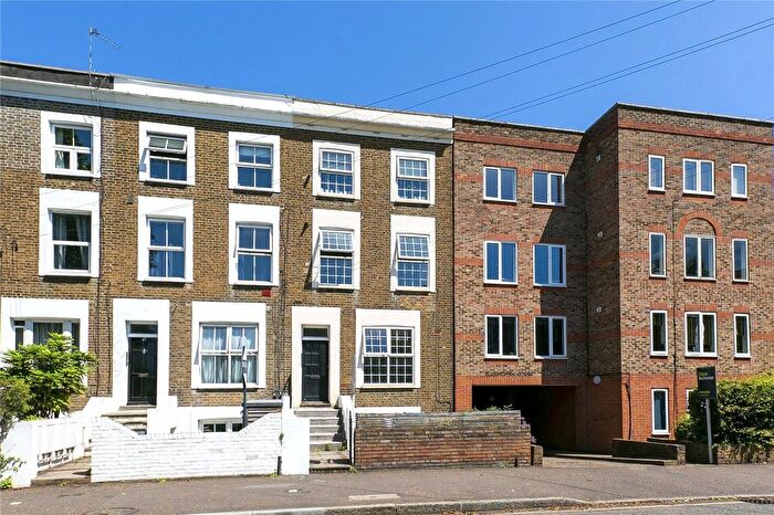 1 Bedroom Flat For Sale In Arragon Road, Twickenham, TW1