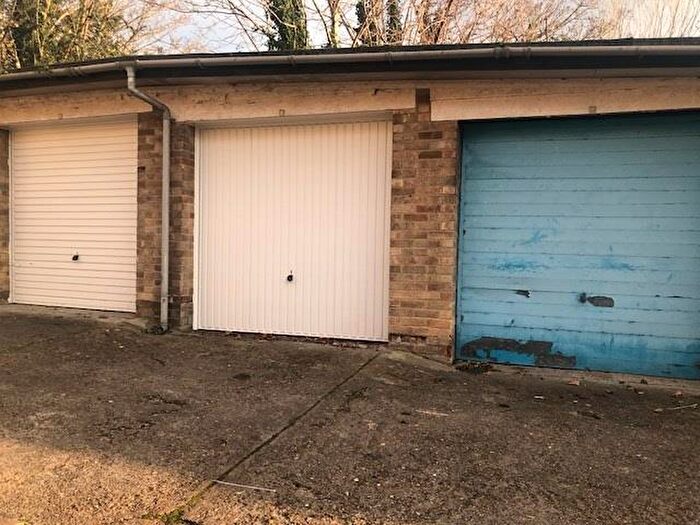 Garage / Parking To Rent In Millway Close, Wolvercote, OX2