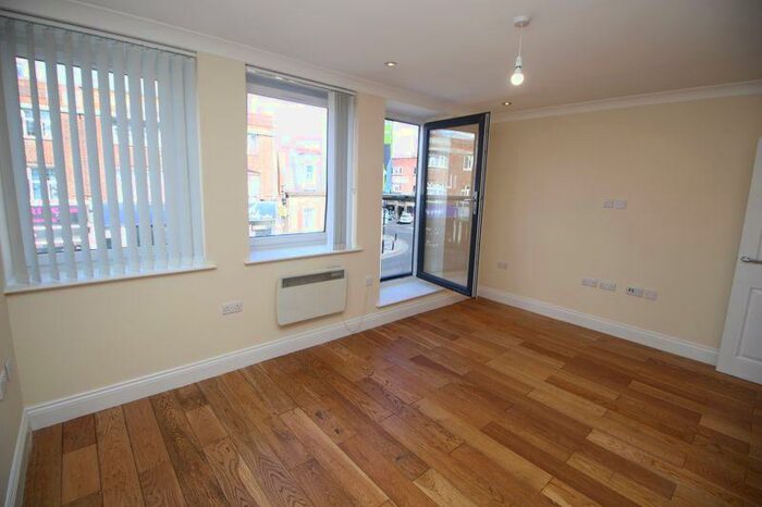 1 Bedroom Flat To Rent In High Street, Slough, SL1