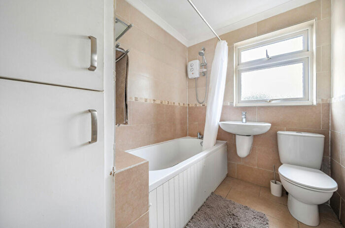 3 Bedroom End Of Terrace House For Sale In Birchwood Road, Wilmington, Dartford, Kent, DA2