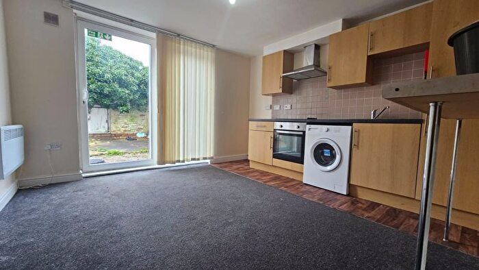 1 Bedroom Flat To Rent In Clifton Street, Roath, Cardiff, CF24
