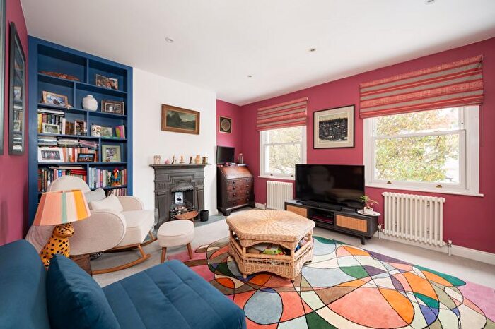 2 Bedroom Maisonette For Sale In Cobbold Road, London, W12