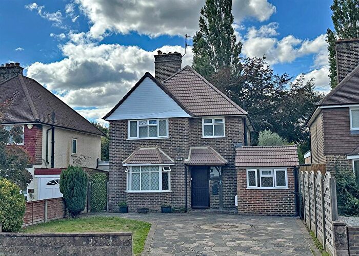 4 Bedroom Detached House For Sale In Nutfield Road, Merstham, Redhill, RH1