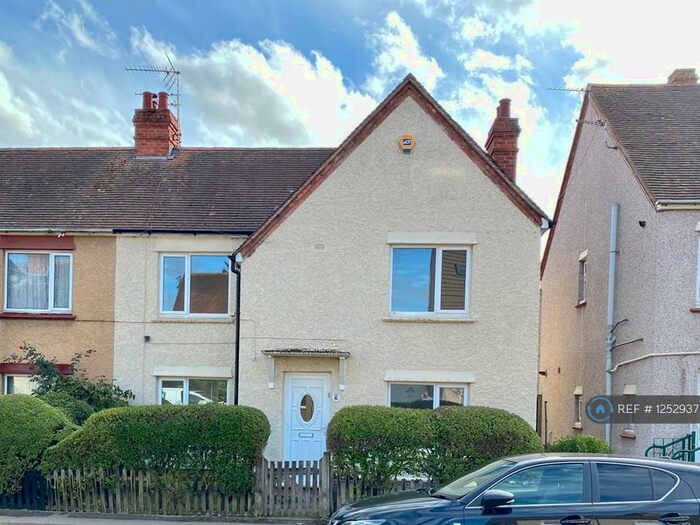 3 Bedroom Semi-Detached House To Rent In Western Road, Bletchley, Milton Keynes, MK2