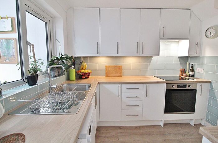 3 Bedroom Terraced House For Sale In Cherry Tree Avenue, Cowplain, Waterlooville, PO8