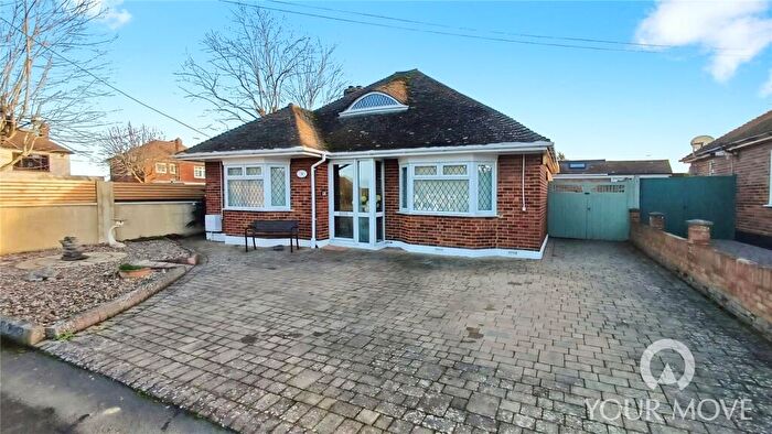 2 Bedroom Bungalow For Sale In Orchard Close, New Barn, Kent, DA3