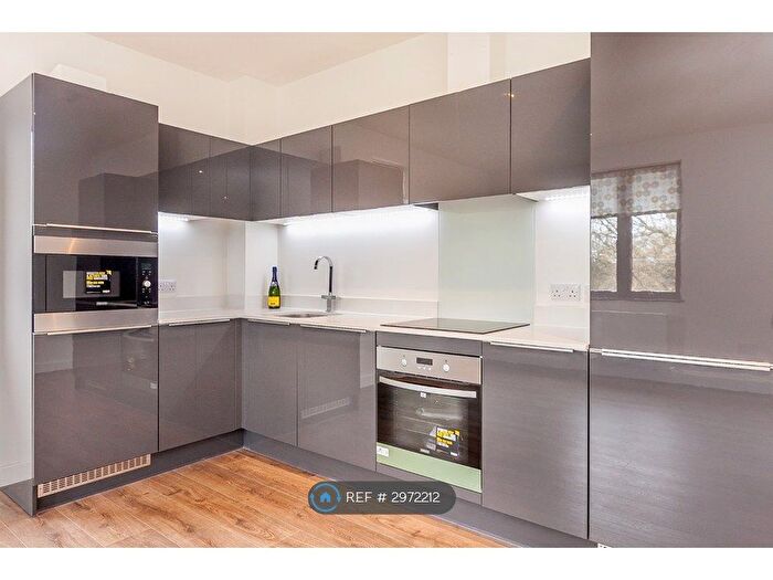 2 Bedroom Flat To Rent In Beaumont House, Chertsey, KT16
