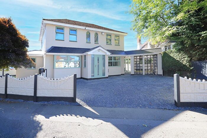 4 Bedroom Detached House For Sale In Castlecroft Road, Castlecroft, Wolverhampton, WV3