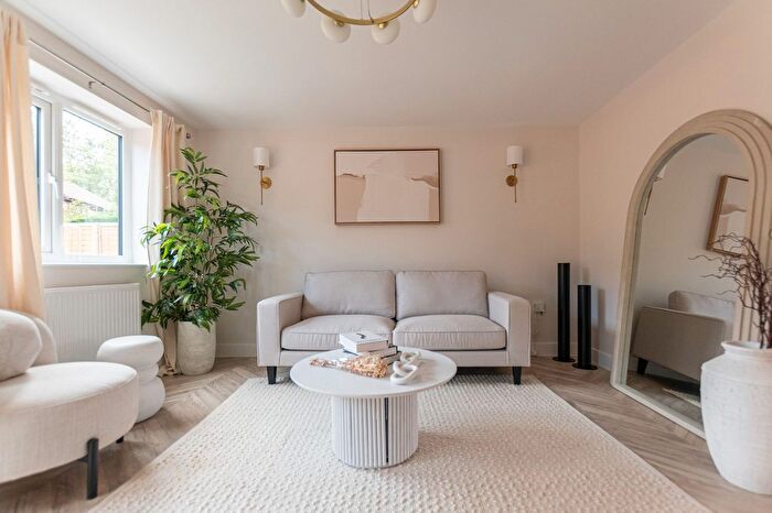 3 Bedroom Semi-Detached House For Sale In Siren Close, Birchwood, WA3 - Photo 5