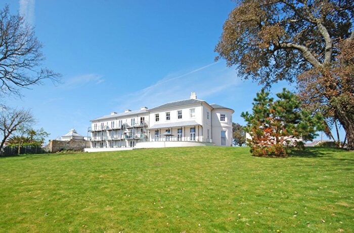 2 Bedroom Flat For Sale In Gyllyngdune Manor, Emslie Road, Falmouth, Cornwall, TR11