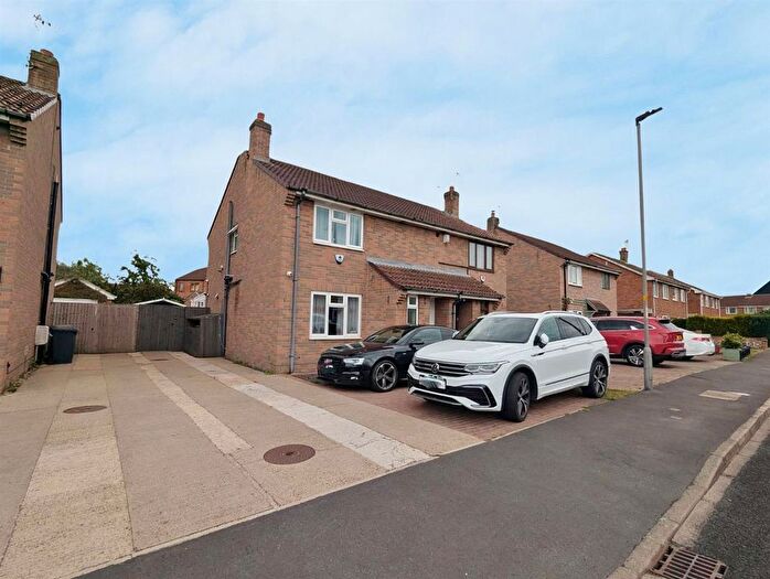 3 Bedroom Semi-Detached House For Sale In Sandway Drive, Camblesforth, YO8