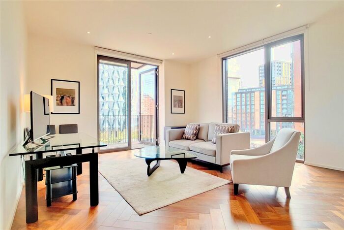 2 Bedroom Flat To Rent In New Union Square, London, SW11