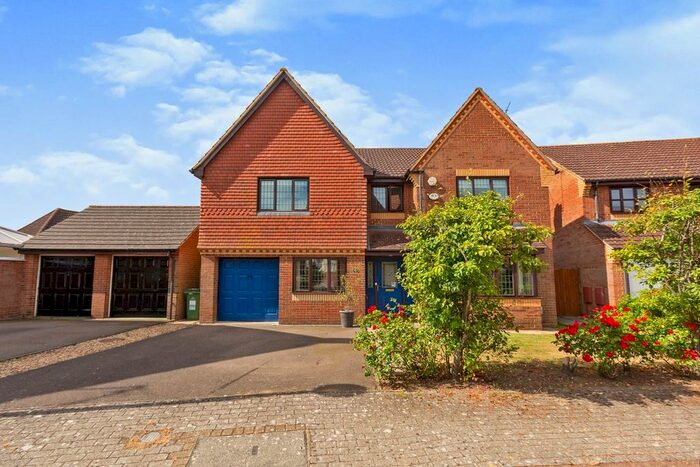 5 Bedroom Detached House To Rent In Plantation Place, Shenley Brook End, MK5