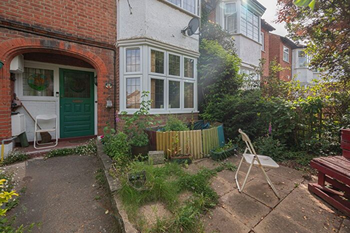 2 Bedroom Flat To Rent In Northanger Road, Streatham Common, London, SW16