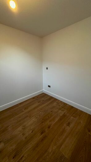 3 Bedroom Flat To Rent In Eltham High Street, London, SE9