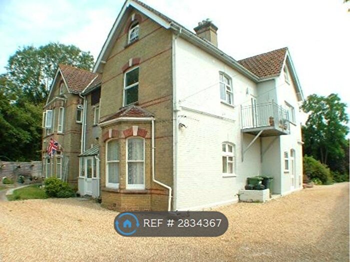 3 Bedroom Flat To Rent In Woodside, Cowes, PO31