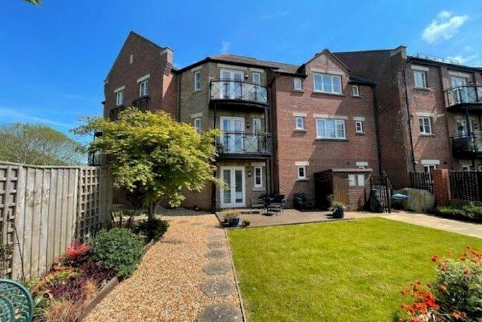 2 Bedroom Flat To Rent In Geoffrey Farrant Walk, Taunton, TA1