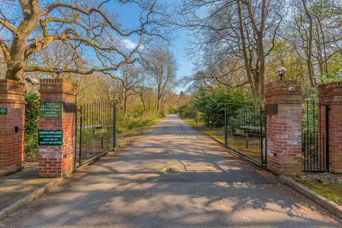 2 Bedroom Apartment To Rent In Elizabeth Drive, Banstead, SM7