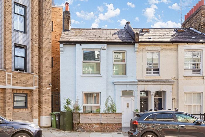 4 Bedroom Property For Sale In Broughton Road, Sands End, SW6