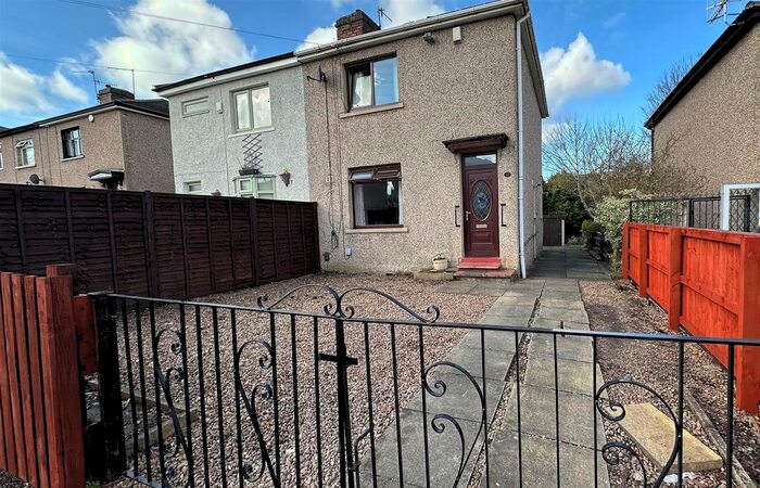 2 Bedroom Town House To Rent In Sulby Grove, Greengates, Bradford, BD10