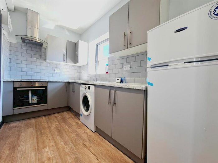 11 Bedroom Flat To Rent In Brockley Rise, London, SE23
