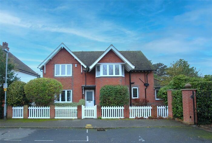 3 Bedroom Detached House To Rent In Rainsford Avenue, Chelmsford CM1