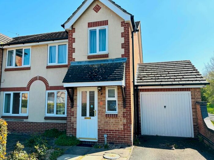 3 Bedroom Semi-Detached House To Rent In Didcot, Oxfordshire, OX11