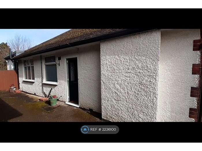2 Bedroom Bungalow To Rent In Kingsmead, Barnet, EN5