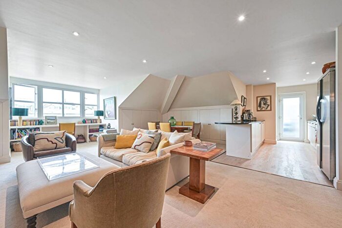 2 Bedroom Flat To Rent In Ormonde Court, Belsize Park, London, NW3