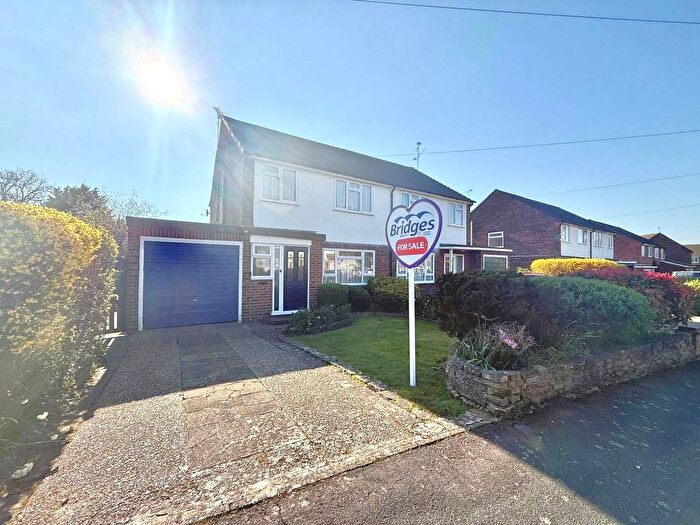 3 Bedroom Semi Detached House For Sale In White Acres Road, Mytchett, Camberley, Surrey, GU16