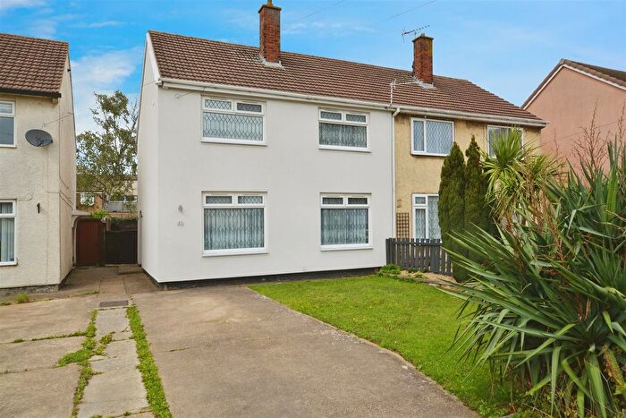 3 Bedroom Semi Detached House To Rent In Bonby Grove, Scunthorpe, DN17