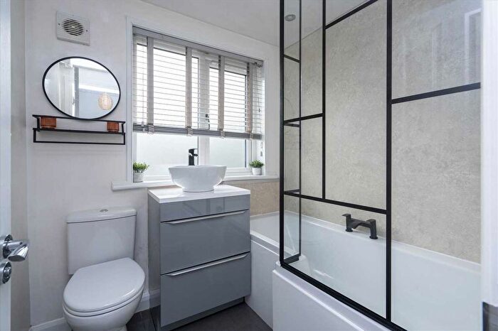 2 Bedroom End Of Terrace House For Sale In Anderson Crescent, FK1