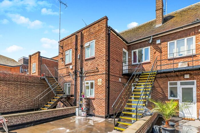 1 Bedroom Flat To Rent In Castle Street, Kingston Upon Thames, KT1
