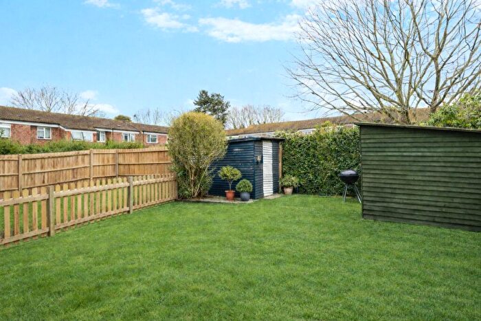 2 Bedroom Apartment For Sale In Queens Court Ride, Cobham, Surrey, KT11